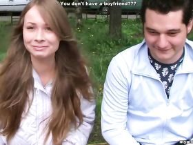 Развел на секс молодую лохушку и оттарабанил ее вместе с другом на улице